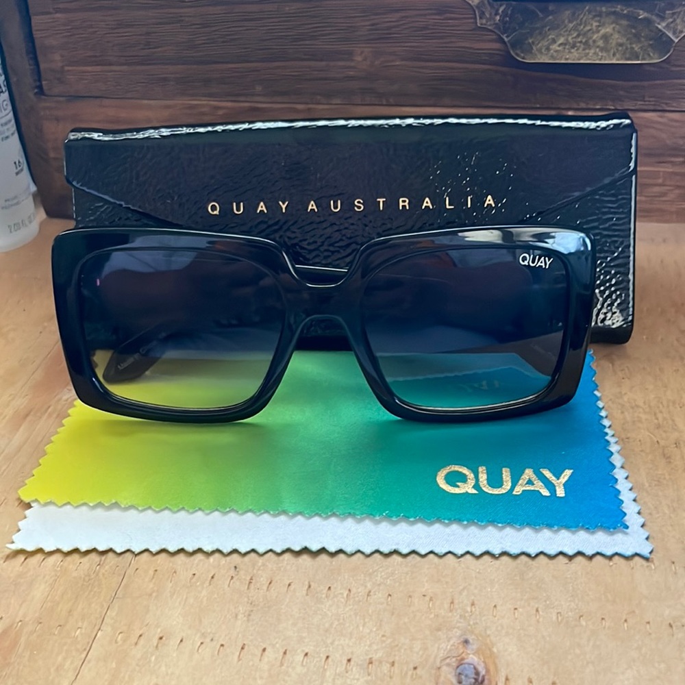 Quay Australia Total Vibe sunglasses
